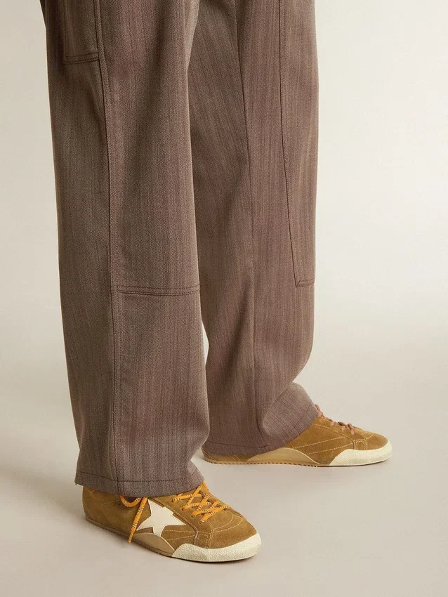 True-Star pour homme en daim couleur tabac avec étoile blanche et languette de talon platine