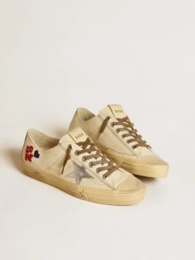 V-Star en nappa écru avec étoile en nappa argenté et broderie perlée