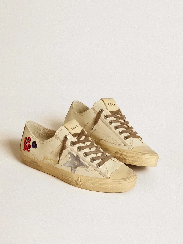 V-Star en nappa écru avec étoile en nappa argenté et broderie perlée