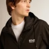 Veste coupe-vent pour homme avec logo et étoile blancs contrastés