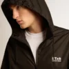 Veste coupe-vent pour homme avec logo et étoile blancs contrastés