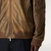 Veste de motard en cuir marron à l’aspect vieilli