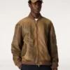Veste de motard en cuir marron à l’aspect vieilli