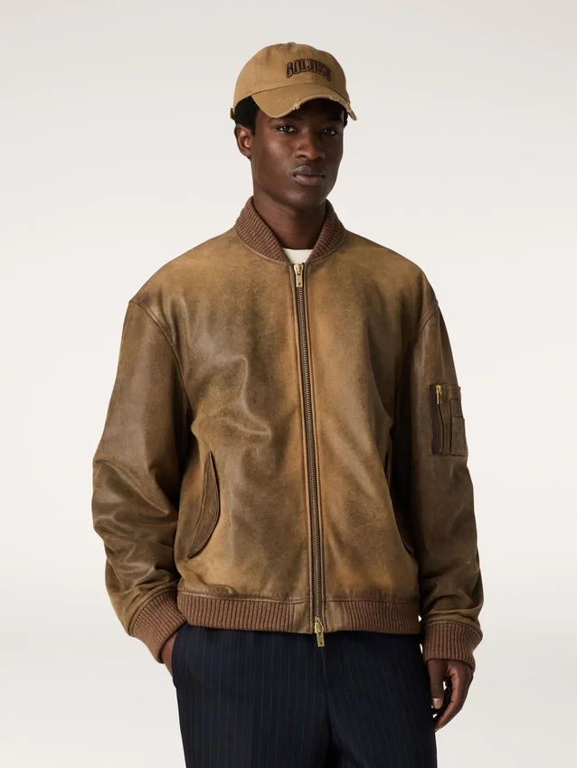 Veste de motard en cuir marron à l’aspect vieilli