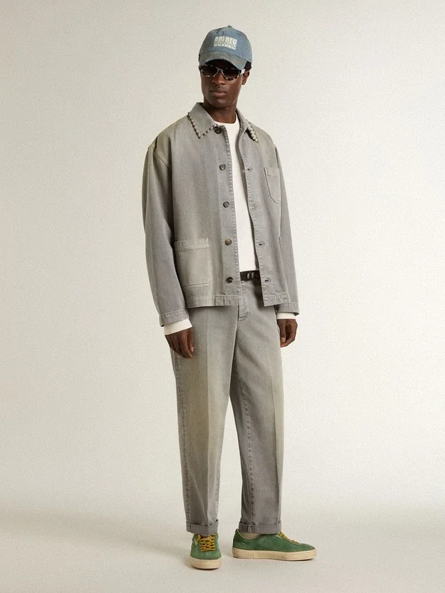 Veste en denim gris pour homme avec clous