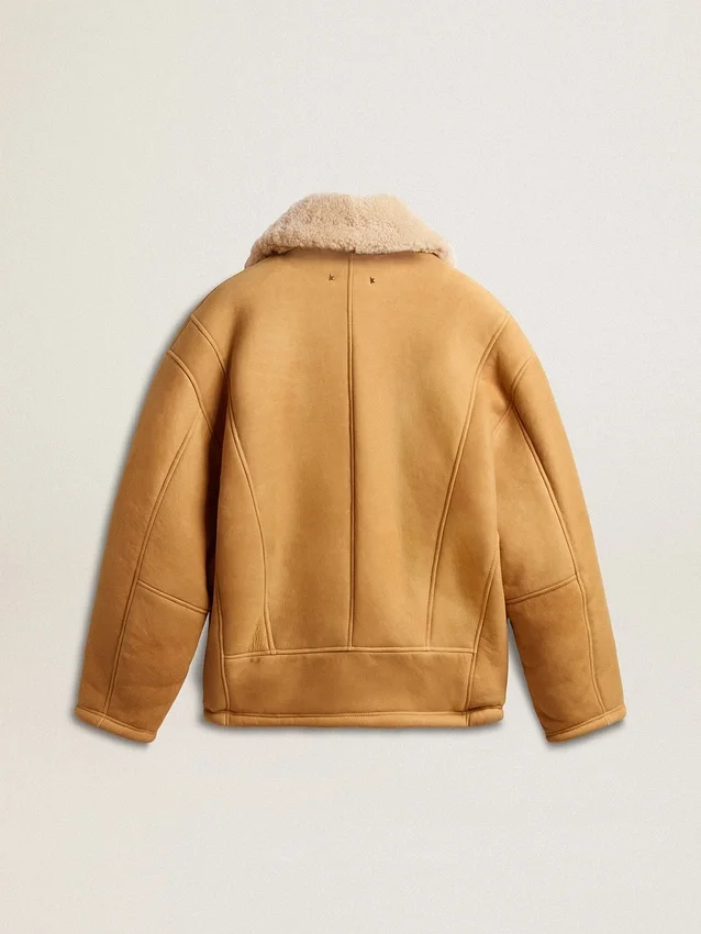 Veste en peau de mouton pour femme avec un large col châle en shearling