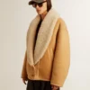 Veste en peau de mouton pour femme avec un large col châle en shearling