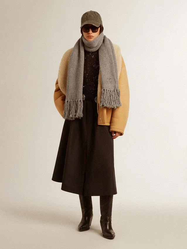 Veste en peau de mouton pour femme avec un large col châle en shearling
