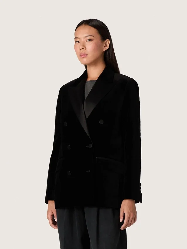 Veste femme à double boutonnage en velours noir avec revers en satin noir