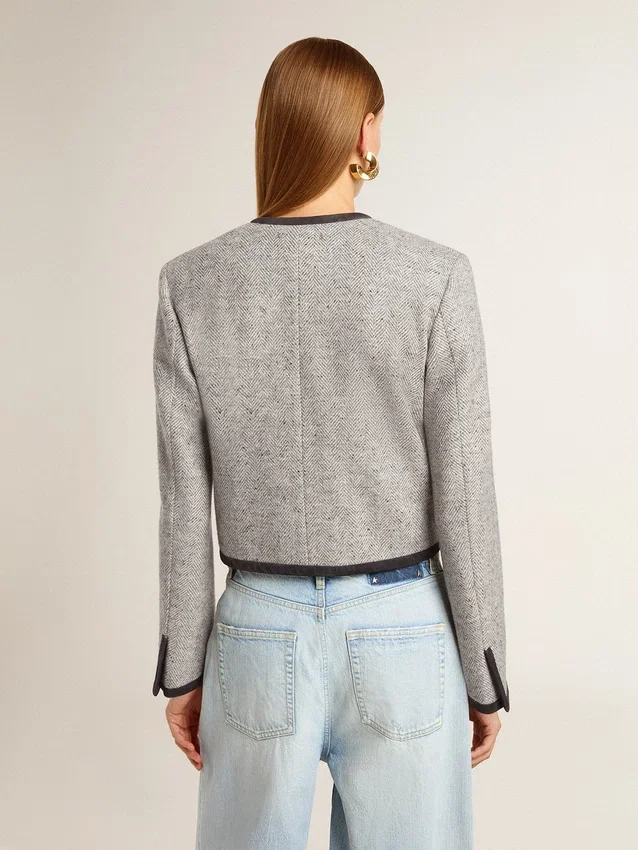 Veste femme en laine et soie grise avec bordures en daim noir