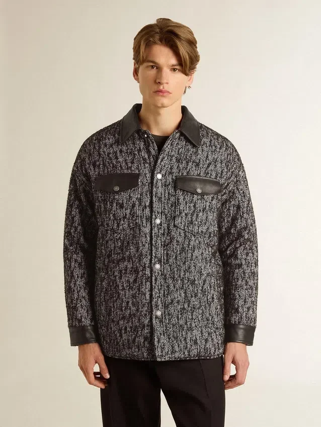 Veste grise à chevrons avec détails en cuir noir
