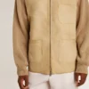 Veste pour homme en cuir nubuck couleur travertin avec manches et dos en mélange de laine