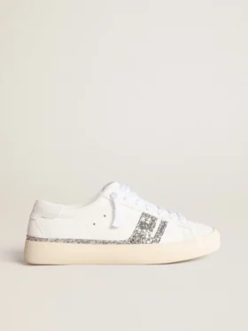 Yatay modèle 1B de Sneakers durables avec tige blanche d’origine biosourcée et paillettes argentées recyclées Y