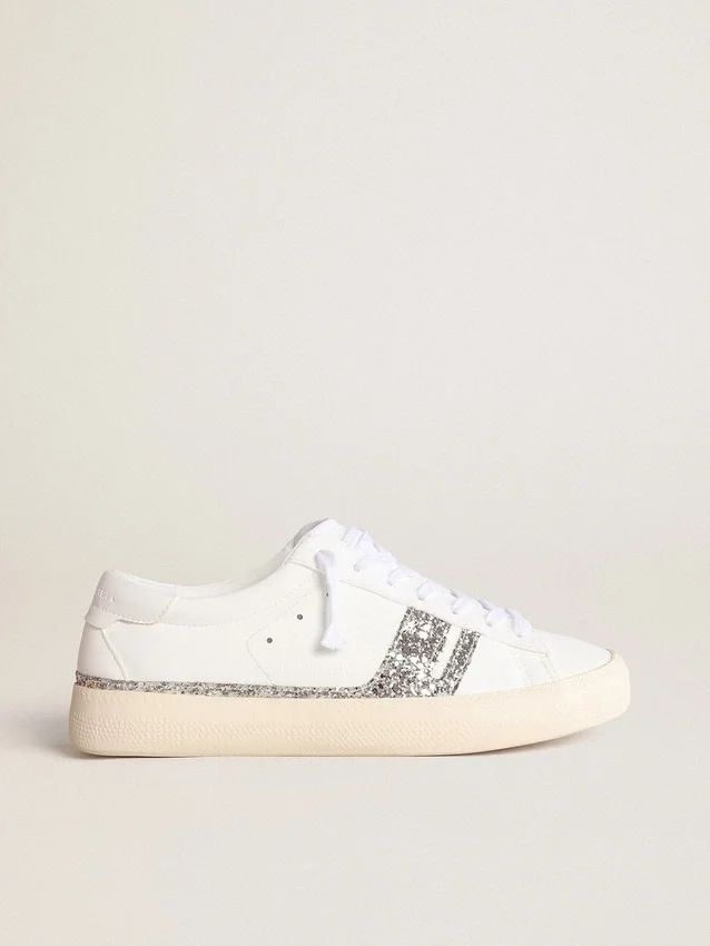 Yatay modèle 1B de Sneakers durables avec tige blanche d’origine biosourcée et paillettes argentées recyclées Y