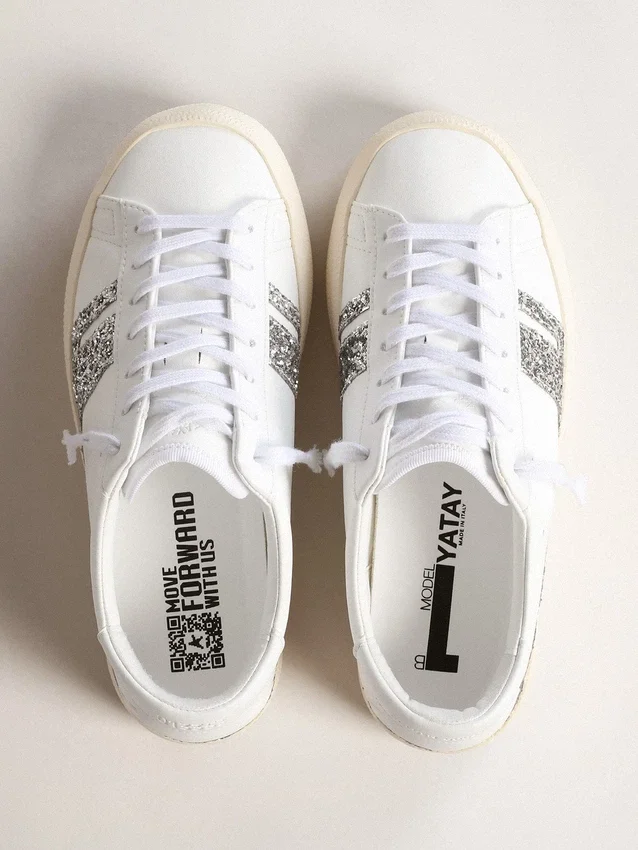 Yatay modèle 1B de Sneakers durables avec tige blanche d’origine biosourcée et paillettes argentées recyclées Y