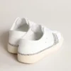 Yatay modèle 1B de Sneakers durables avec tige blanche d’origine biosourcée et paillettes argentées recyclées Y