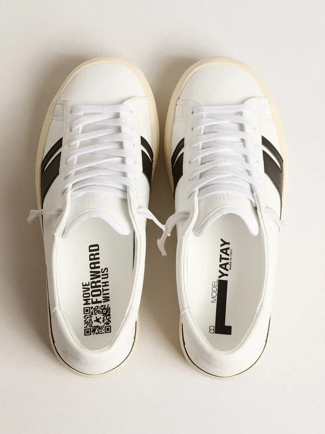 Yatay modèle 1B de sneakers durables avec tige blanche d’origine biosourcée et Y noir