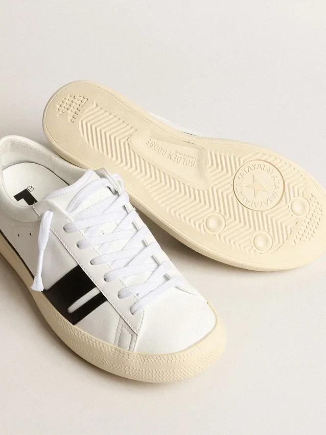 Yatay modèle 1B de sneakers durables avec tige blanche d’origine biosourcée et Y noir
