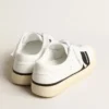Yatay modèle 1B de sneakers durables avec tige blanche d’origine biosourcée et Y noir