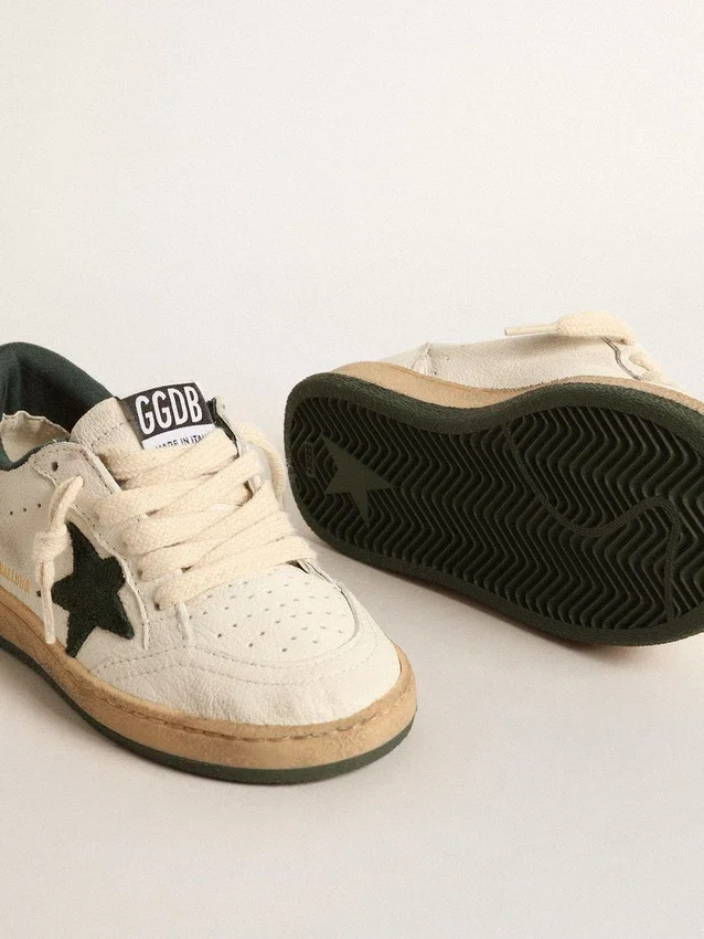 Young Ball Star en cuir blanc avec une étoile en daim vert