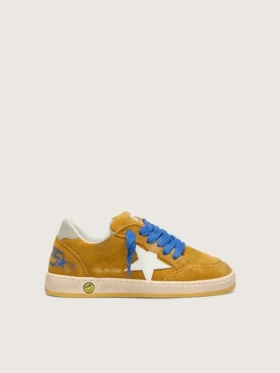 Young Ball Star en daim ocre avec étoile et languette au talon en cuir blanc brillant