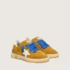 Young Ball Star en daim ocre avec étoile et languette au talon en cuir blanc brillant
