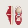 Young Super-Star en daim rouge avec étoile et languette au talon en cuir blanc